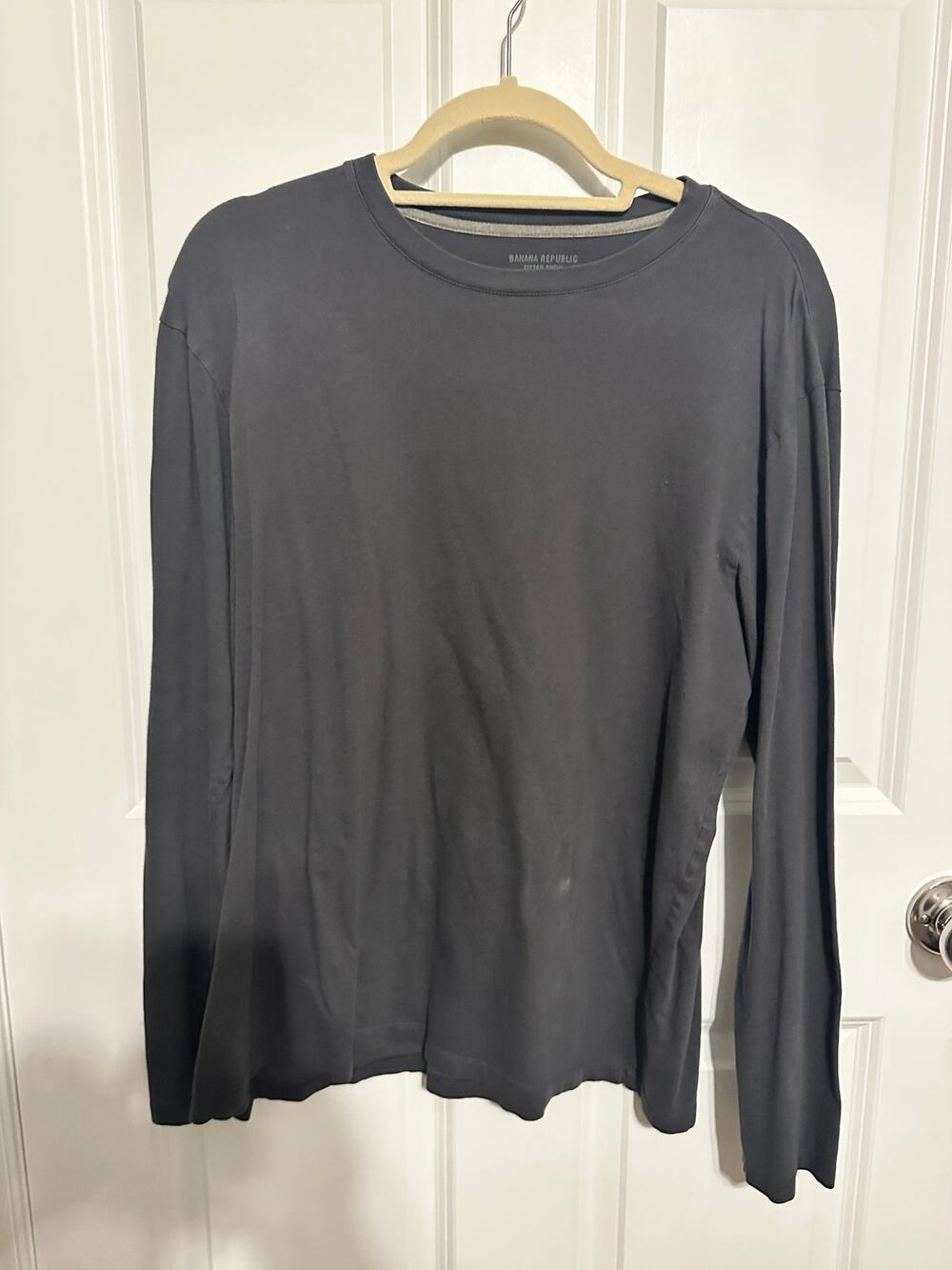 Banana Republic Men's Long-Sleeved Gray Crewneck Tee Large
